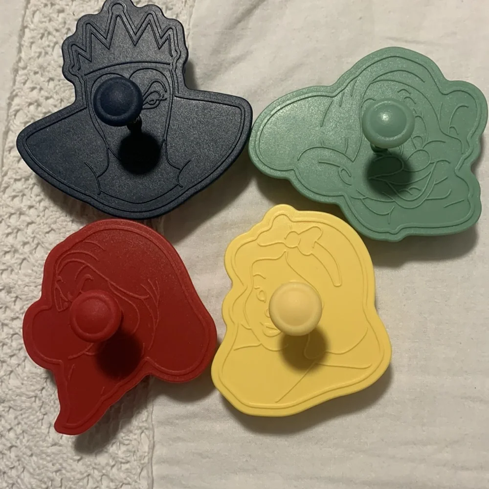 Williams Sonoma Snow White and the Seven Dwarfs Cookie Cutters
